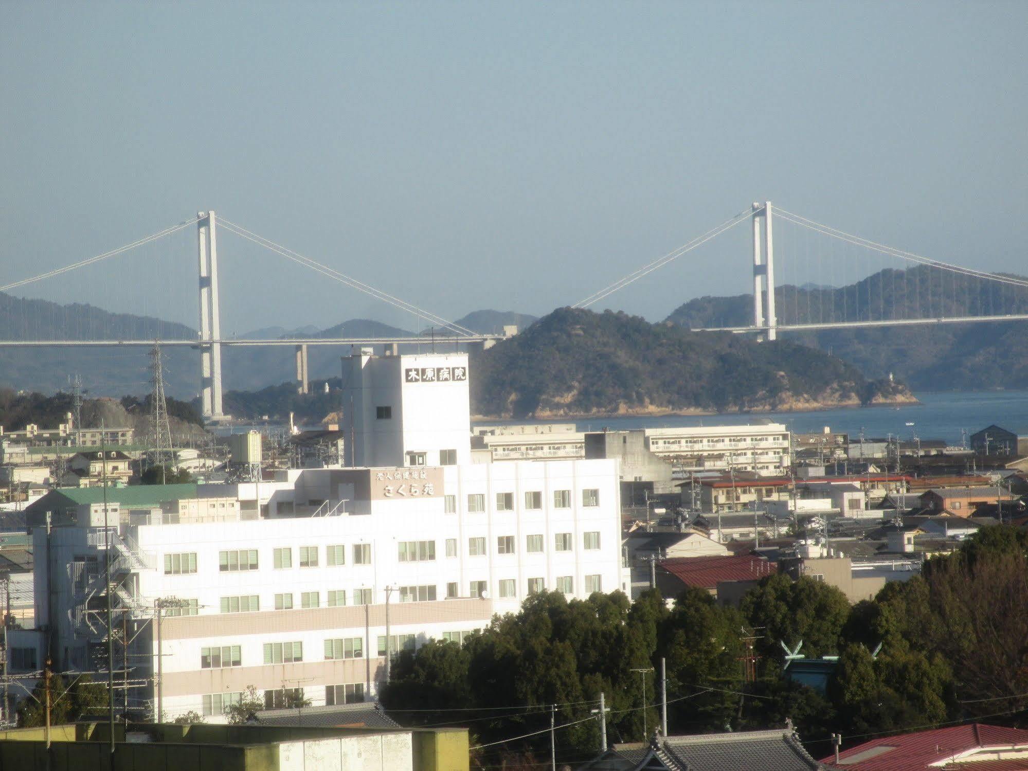 Hotel Crown Hills Imabari Railway Station Exteriör bild