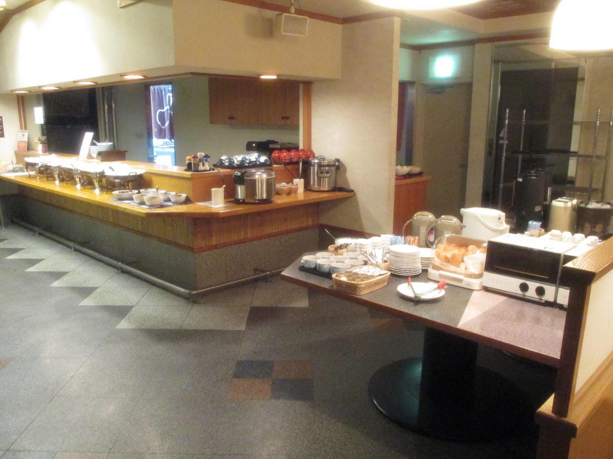 Hotel Crown Hills Imabari Railway Station Exteriör bild
